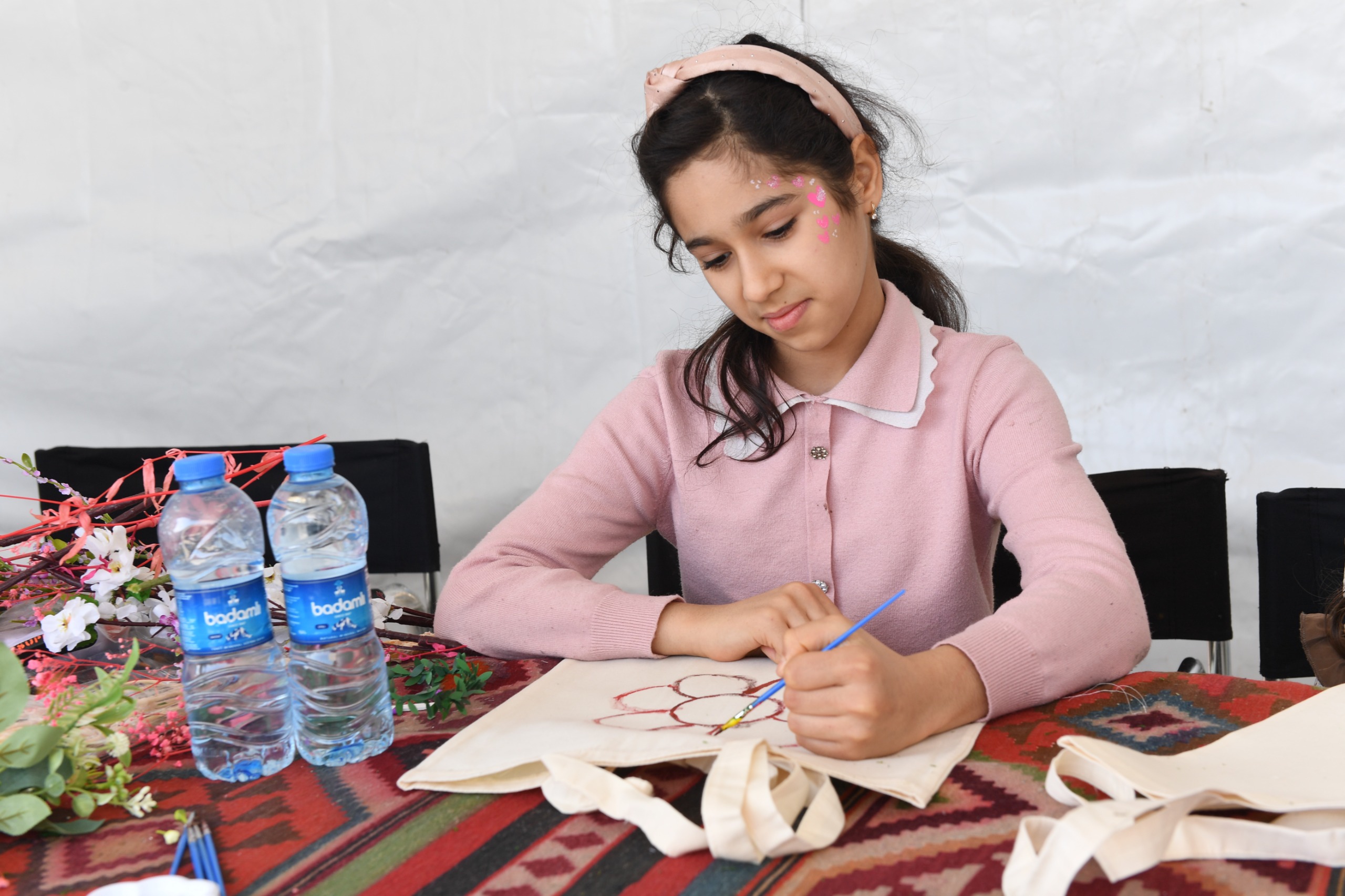 Bakıda Xəzərin suları avarçəkmə və yelkənli qayıqlarla bəzəndi (FOTO)